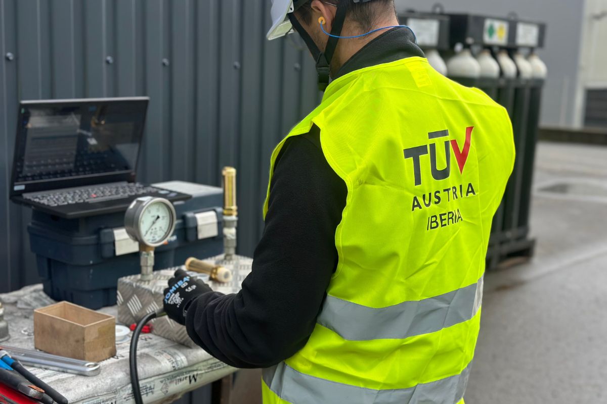 Ensaio de válvula de segurança no laboratório acreditado da TÜV AUSTRIA Iberia